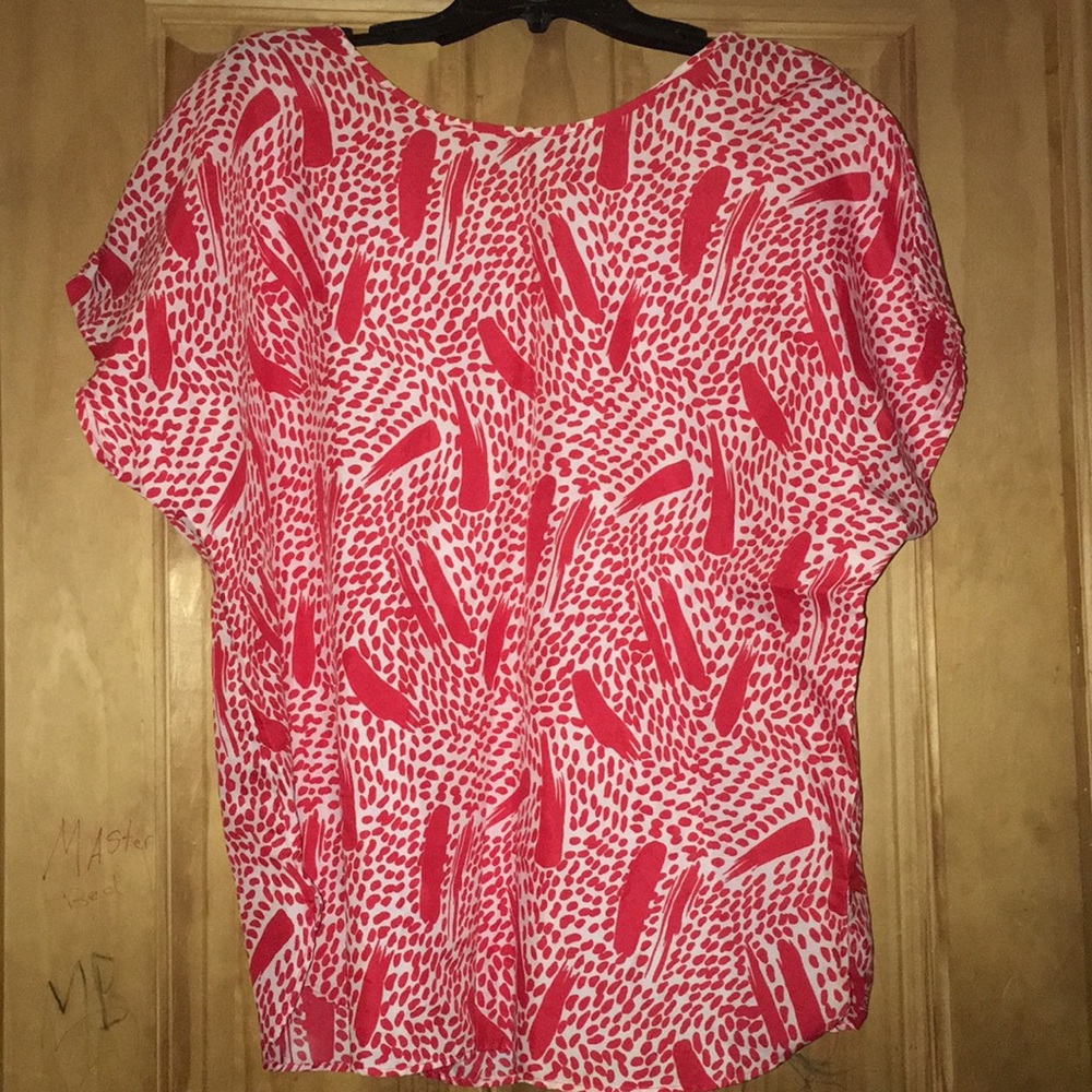Red and white shirt - Picture 1 of 2